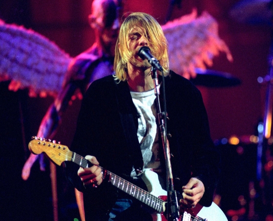 ニルヴァーナのカートコバーン Kurt Cobain が使用していたギターと アンプやエフェクターなど機材とシグネイチャーモデルを紹介