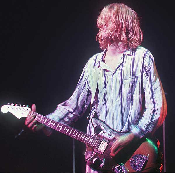 ニルヴァーナのカートコバーン Kurt Cobain が使用していたギターと アンプやエフェクターなど機材とシグネイチャーモデルを紹介